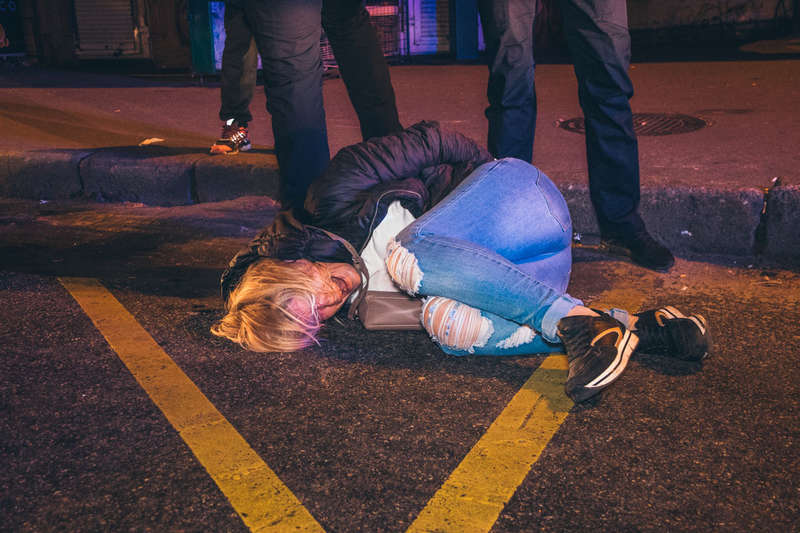 ÐžÐ´Ð½Ð° Ð¸Ð· Ð·Ð°Ð´ÐµÑ€Ð¶Ð°Ð½Ð½Ñ‹Ñ… - Ð±ÐµÑ€ÐµÐ¼ÐµÐ½Ð½Ð°Ñ Ð¶ÐµÐ½Ñ‰Ð¸Ð½Ð°, ÐºÐ¾Ñ‚Ð¾Ñ€Ð°Ñ Ð¿Ñ‹Ñ‚Ð°Ð»Ð°ÑÑŒ Ð½Ð°Ð¿Ð°ÑÑ‚ÑŒ Ð½Ð° Ð¿Ð°Ñ‚Ñ€ÑƒÐ»ÑŒÐ½ÑƒÑŽ Ð¼Ð°ÑˆÐ¸Ð½Ñƒ dqxikeidqxidqrant