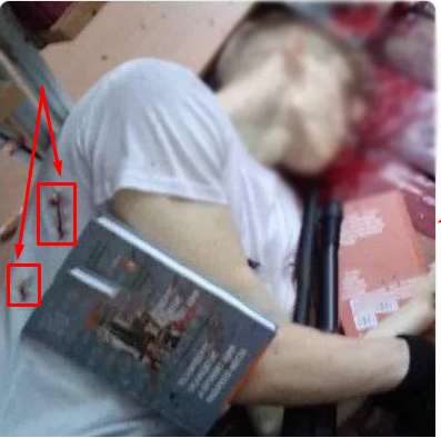 ÐœÐµÑ€Ñ‚Ð²Ñ‹Ð¹ Ð Ð¾ÑÐ»ÑÐºÐ¾Ð² Ð¸ Ð¿ÑƒÐ»ÐµÐ²Ñ‹Ðµ Ð¾Ñ‚Ð¼ÐµÑ‚Ð¸Ð½Ñ‹ Ð½Ð° Ð±Ð¾ÐºÑƒ Ð¸ ÑÐ¿Ð¸Ð½Ðµ dqxikeidqxidqrant