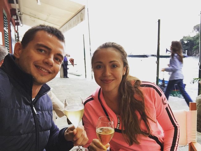 Сын арестованного вице-премьера Крыма Нахлупина со своей женой давно живет в Швейцарии: возвращаться в родную гавань с другими крымчанами не захотели, - Казанский 01 Сын арестованного вице-премьера Крыма Нахлупина со своей женой давно живет в Швейцарии: возвращаться в родную гавань с другими крымчанами не захотели, - Казанский 01 dqxikeidqxidqrant