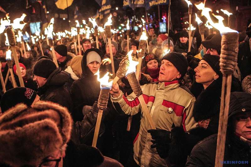 Факельное шествие в Киеве по случаю 107-й годовщины со дня рождения Степана Бандеры / Фото: Олег Петрасюк, Укринформ Факельное шествие в Киеве по случаю 107-й годовщины со дня рождения Степана Бандеры / Фото: Олег Петрасюк, Укринформ