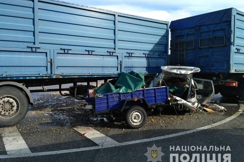 ÐаÑÐ¸Ð½Ñ ÑмÑло как бÑмагÑ. СÑаÑÑй ÐÐРпогÑбил двоиÑ
лÑдей под гÑÑзовиком