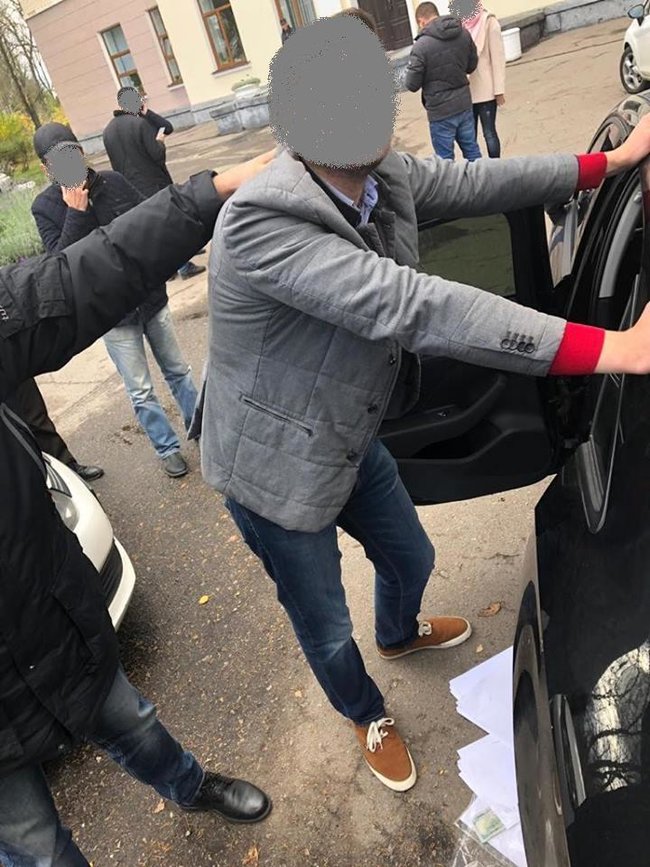 Двое сотрудников Госэкоинспекции задержаны на Киевщине на взятке 2 тыс. долл., - прокуратура 02 Двое сотрудников Госэкоинспекции задержаны на Киевщине на взятке 2 тыс. долл., - прокуратура 02 dqxikeidqxidqeant