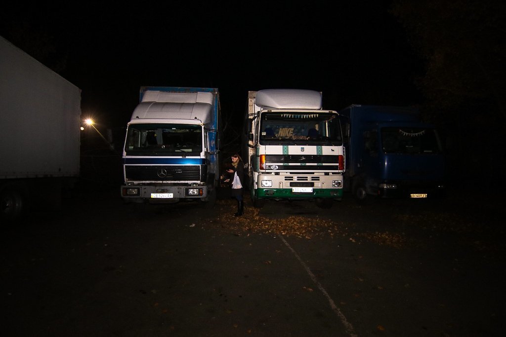 Люди выжили чудом: в Киеве поезд внезапно вылетел на автомобильную ÑтоÑнку dqxikeidqxidqrant