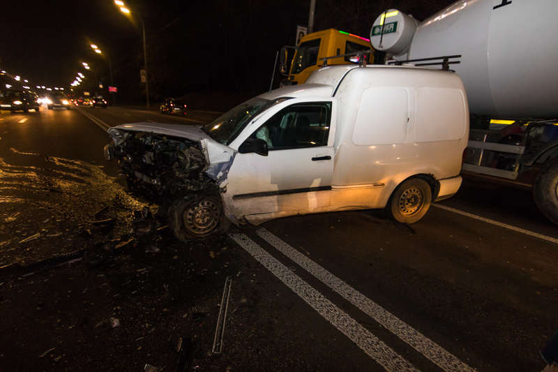 Volkswagen Caddy и Opel Astra двигалиÑÑ Ð¿Ð¾ кÑайней левой полоÑе в ÑÑоÑÐ¾Ð½Ñ Ð¼Ð¾ÑÑа ÐаÑона