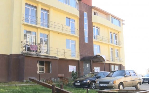 Будинок у Броварах, яких хочуть продати як ділянку з недобудовою dqxikeidqxidqeant