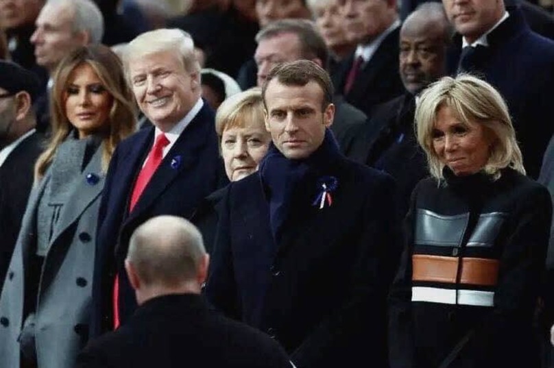 СмоÑÑÑÑ ÐºÐ°Ðº на Ñбогого клоÑна. ФоÑо ÐÑÑина в ÐаÑиже взоÑвало СеÑÑ