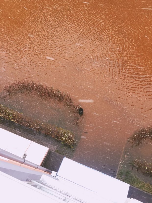 Київ прорвало трубу ЖК Комфорт Таун dqxikeidqxidqrant