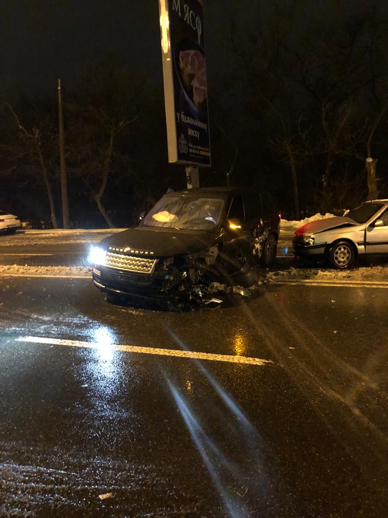 ДТП на Броварском проспекте: водителя Range Rover госпитализировали
