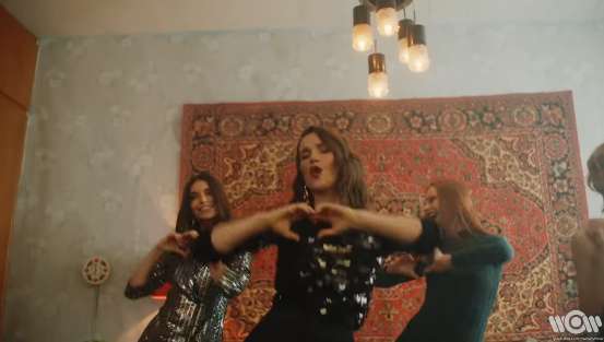 ’’Я лÑÐ±Ð»Ñ ÑебÑ, РоÑÑиÑ!’’ ÐÑлÑÑÐ¾Ð²Ð°Ñ Ð¿ÐµÐ²Ð¸Ñа заплÑÑала в кокоÑнике под ковÑом dqxikeidqxidqeant