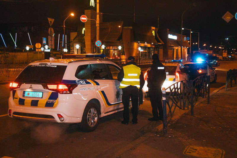 На месте работали несколько экипажей полиции, медики и следственно-оперативная группа На месте работали несколько экипажей полиции, медики и следственно-оперативная группа