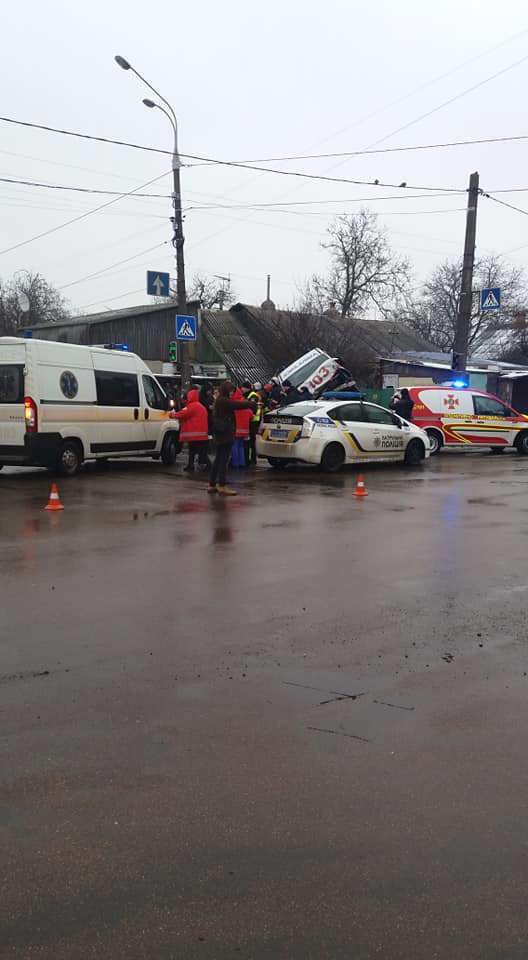 ДТП в Житомирі Швидка влетіла у двір