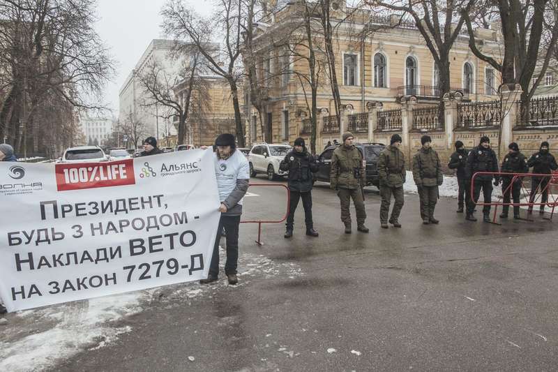 Ð›ÑŽÐ´Ð¸ ÑÐºÐ°Ð½Ð´Ð¸Ñ€Ð¾Ð²Ð°Ð»Ð¸ "Ð’ÐµÑ‚Ð¾!" 