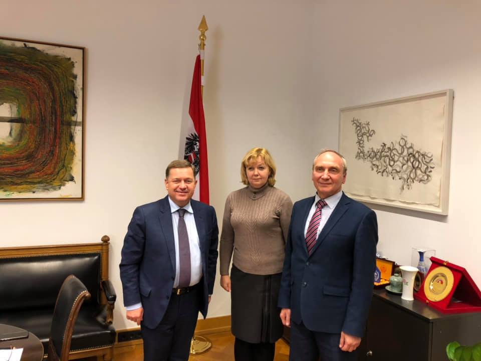 : facebook.com/o.scherba