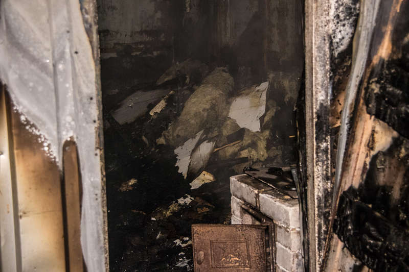 Ð?Ð· Ð¿Ð¾Ð¼ÐµÑ‰ÐµÐ½Ð¸Ñ Ð¼ÑƒÐ¶Ñ‡Ð¸Ð½Ñƒ Ð²Ñ‹Ñ‚ÑÐ½ÑƒÐ» Ð¾Ð´Ð¸Ð½ Ð¸Ð· Ð¾Ñ‡ÐµÐ²Ð¸Ð´Ñ†ÐµÐ², Ð¾Ð´Ð½Ð°ÐºÐ¾ Ðº ÑÑ‚Ð¾Ð¼Ñƒ Ð¼Ð¾Ð¼ÐµÐ½Ñ‚Ñƒ ÐŸÐ°Ð²ÐµÐ» Ð±Ñ‹Ð» ÑƒÐ¶Ðµ Ð¼ÐµÑ€Ñ‚Ð²