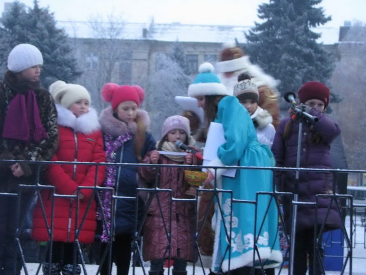 Боевики «ДНР» опозорились с новогодней елкой: появились фото