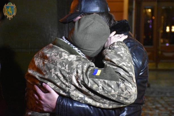 Воина 10-й бригады Евгения Тоненькова, погибшего на Донбассе, похоронили на Львовщине 03 Воина 10-й бригады Евгения Тоненькова, погибшего на Донбассе, похоронили на Львовщине 03