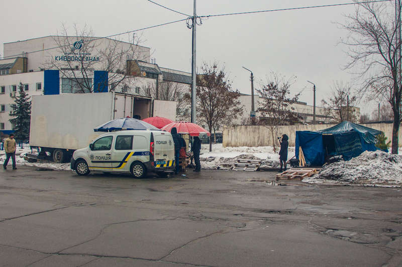 Мужчина замерз насмерть в овощной палатке в Киеве Мужчина замерз насмерть в овощной палатке в Киеве - фото 2 dqxikeidqxidqrant