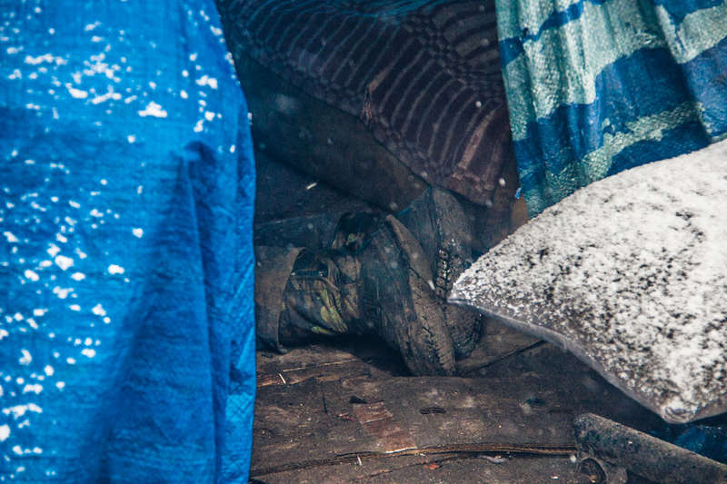 Мужчина замерз насмерть в овощной палатке в Киеве Мужчина замерз насмерть в овощной палатке в Киеве - фото 4