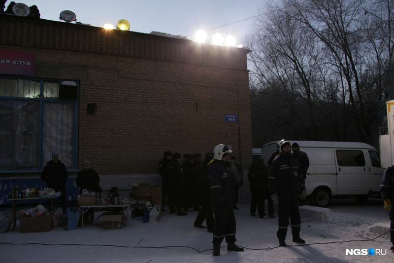 «Прилетит через считанные минуты»: в Магнитогорске ждут Владимира Путина на месте взрыва в 10-этажке dqxikeidqxidqeant