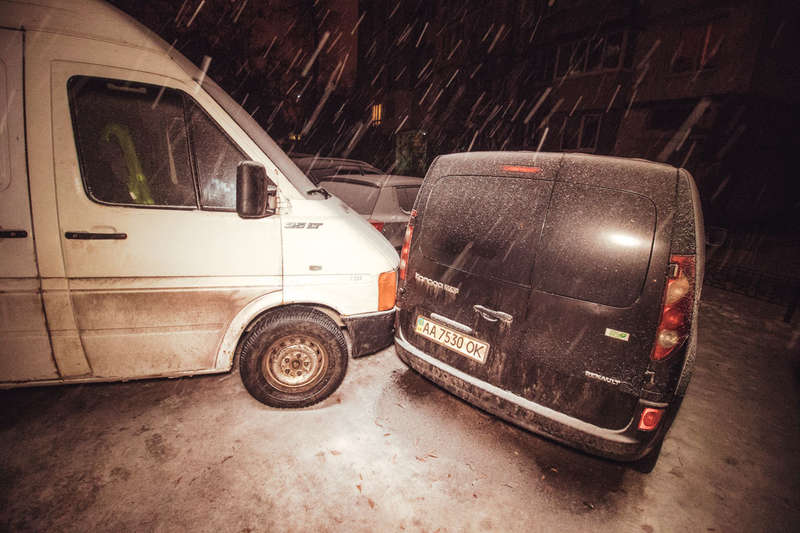 ÐÑе один микÑоавÑобÑÑ, пÑÑаÑÑÑ Ð¾ÑÑеÑ
аÑÑ Ð¾Ñ Ð¿Ð¾Ð¶Ð°Ñа, вÑезалÑÑ Ð² пÑипаÑкованнÑй Renault Kangoo dqxikeidqxidqeant