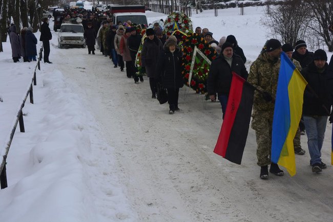 С погибшим в зоне ООС воином 72-й ОМБр Владимиром Крупским простились на Полтавщине 05 С погибшим в зоне ООС воином 72-й ОМБр Владимиром Крупским простились на Полтавщине 05