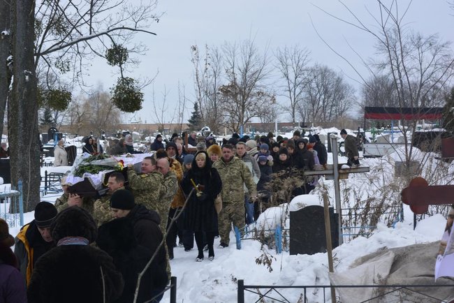 С погибшим в зоне ООС воином 72-й ОМБр Владимиром Крупским простились на Полтавщине 06 С погибшим в зоне ООС воином 72-й ОМБр Владимиром Крупским простились на Полтавщине 06
