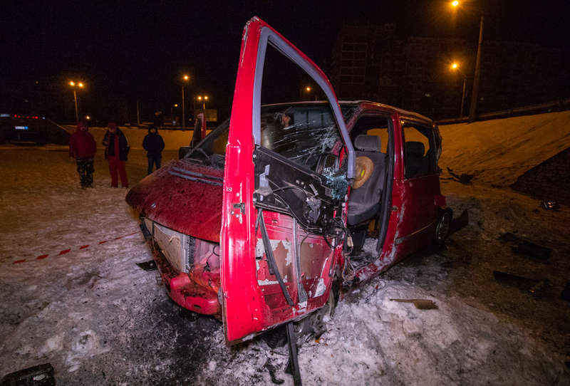 ÐвÑÐ¾Ð¼Ð¾Ð±Ð¸Ð»Ñ ÑÐ½ÐµÑ Ð¾Ð³Ñаждение и вÑлеÑел на пеÑеÑ
однÑй кÑÑг dqxikeidqxidqrant