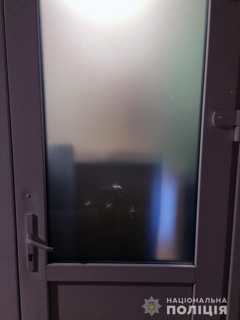 Ð’ Ð¡Ð²ÑÑ‚Ð¾ÑˆÐ¸Ð½ÑÐºÐ¾Ð¼ Ñ€Ð°Ð¹Ð¾Ð½Ðµ ÐšÐ¸ÐµÐ²Ð° Ð¼ÑƒÐ¶Ñ‡Ð¸Ð½Ð° Ð½Ð¾Ñ‡ÑŒÑŽ ÑÑ‚Ñ€ÐµÐ»ÑÐ» Ð² Ð·Ð´Ð°Ð½Ð¸Ðµ ÑˆÐºÐ¾Ð»Ñ‹ dqxikeidqxiuuant