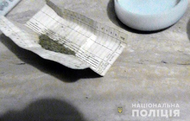 Ð’Ð¾ Ð²Ñ€ÐµÐ¼Ñ Ð¿Ñ€Ð¾Ð²ÐµÐ´ÐµÐ½Ð¸Ñ Ð¾Ð±Ñ‹ÑÐºÐ¾Ð² Ð² Ð¿Ð¾Ð¼ÐµÑ‰ÐµÐ½Ð¸ÑÑ… Ð¸Ð·ÑŠÑÑ‚Ð¾ 32 Ð¿Ð°ÐºÐµÑ‚Ð¸ÐºÐ¸ Ñ Ð±ÐµÐ»Ñ‹Ð¼ Ð¿Ð¾Ñ€Ð¾ÑˆÐºÐ¾Ð¼ Ð¸ 2 Ð¿Ð°ÐºÐµÑ‚Ð¸ÐºÐ° Ñ Ð·ÐµÐ»ÐµÐ½Ñ‹Ð¼ Ð²ÐµÑ‰ÐµÑÑ‚Ð²Ð¾Ð¼