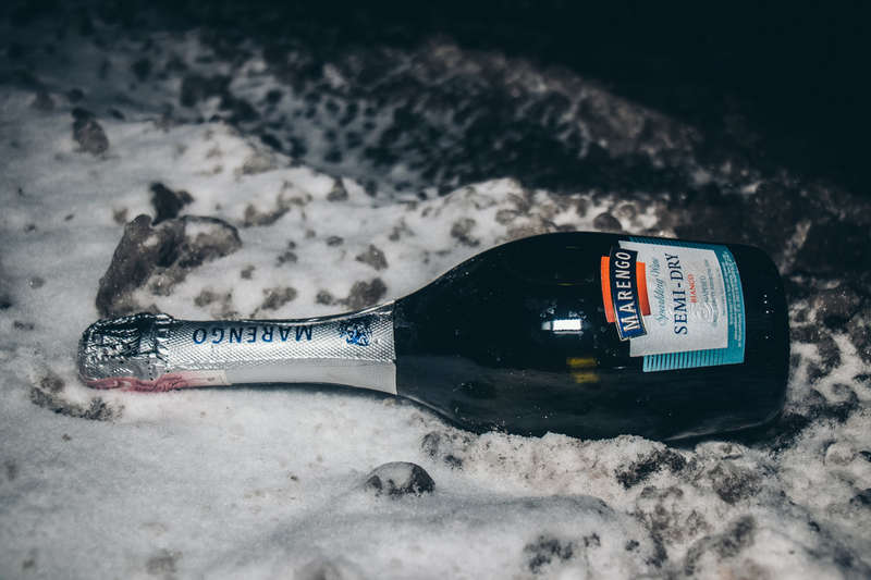 ÐÑедваÑиÑелÑно, мÑжÑине нанеÑли ÑÐ´Ð°Ñ Ð±ÑÑÑлкой ÑампанÑкого