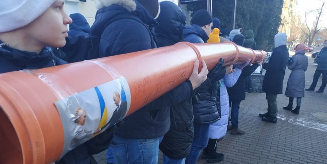 Юле - труба!: Блок Порошенко пикетировал Тимошенко в честь 10-летия газового договора с Путиным 01 Юле - труба!: Блок Порошенко пикетировал Тимошенко в честь 10-летия газового договора с Путиным 01 dqxikeidqxidqeant