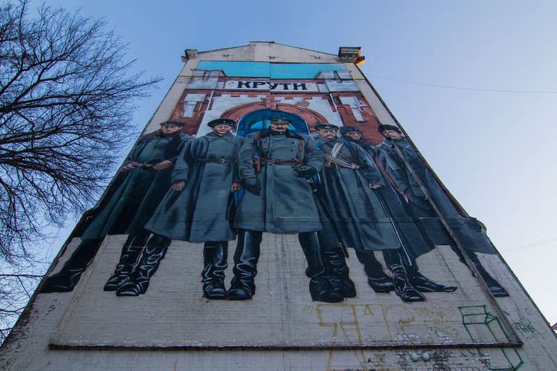 Ðа одном из домов возле ÐвоÑÑа "УкÑаина" поÑвилÑÑ ÑиÑÑнок, на коÑоÑом изобÑÐ°Ð¶ÐµÐ½Ñ Ð³ÐµÑои ÐÑÑÑ