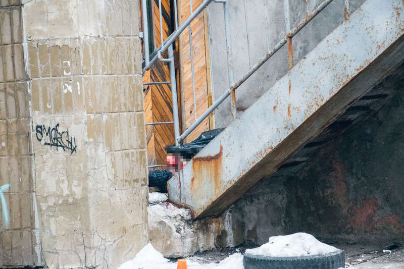 Тело лежало на ÑÑÑпенÑкаÑ
паÑадного 17-ÑÑажного дома dqxikeidqxidqeant