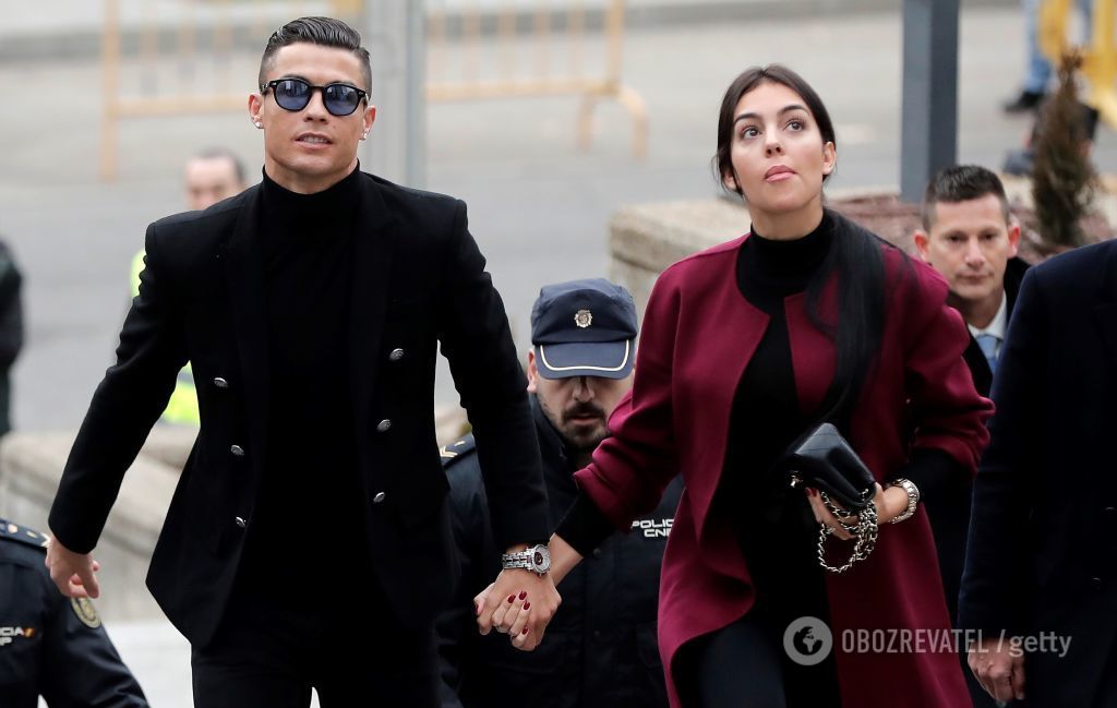 Криштиану Роналду и его подруга Джорджина Родригес на заседании суда dqxikeidqxidqrant