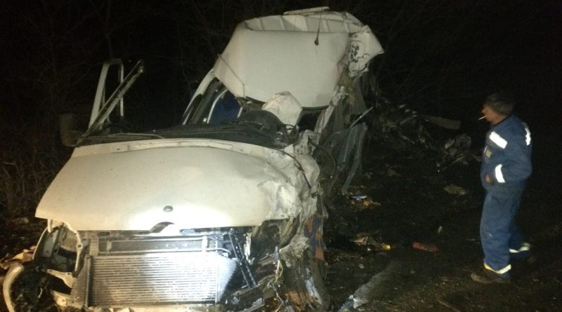 Под Одессой произошло жуткое ДТП: столкнулись фура, маршрутка и легковушка. Два человека погибли, четверо пострадали (фото) Под Одессой произошло жуткое ДТП: столкнулись фура, маршрутка и легковушка. Два человека погибли, четверо пострадали (фото)