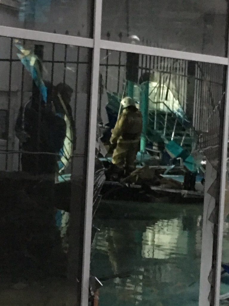 В дельфинарии Крыма лопнул аквариум