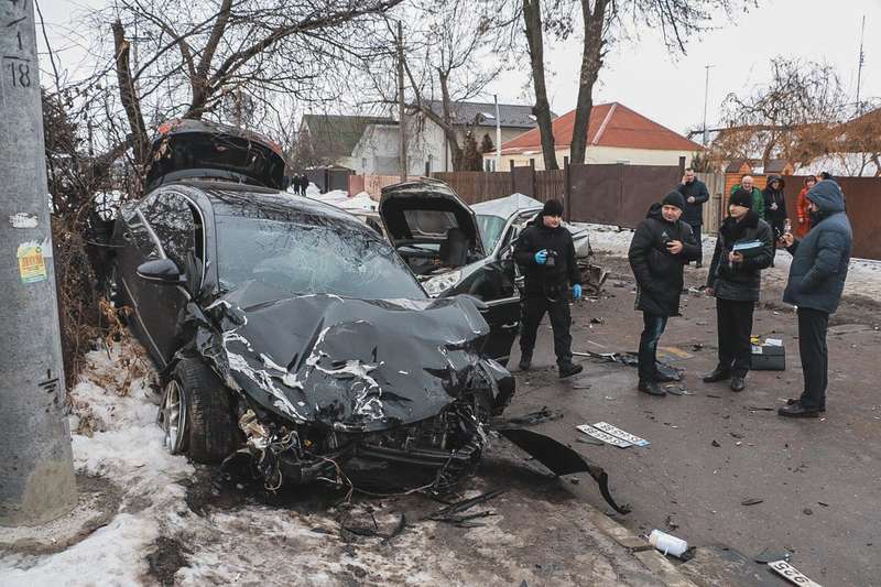 ÐŸÐ¾ ÑÐ»Ð¾Ð²Ð°Ð¼ Ð¾Ñ‡ÐµÐ²Ð¸Ð´Ñ†ÐµÐ², Ð² Volkswagen ÐµÑ…Ð°Ð»Ð¸ Ð´Ð²Ð° Ð¼ÑƒÐ¶Ñ‡Ð¸Ð½Ñ‹ ÐºÐ°Ð²ÐºÐ°Ð·ÑÐºÐ¾Ð¹ Ð²Ð½ÐµÑˆÐ½Ð¾ÑÑ‚Ð¸. Ð¡Ð²Ð¸Ð´ÐµÑ‚ÐµÐ»Ð¸ Ð³Ð¾Ð²Ð¾Ñ€ÑÑ‚, Ñ‡Ñ‚Ð¾ Ð¸Ñ… Ð·Ð°Ð±Ñ€Ð°Ð»Ð° Ð¿Ð¾Ð»Ð¸Ñ†Ð¸Ñ