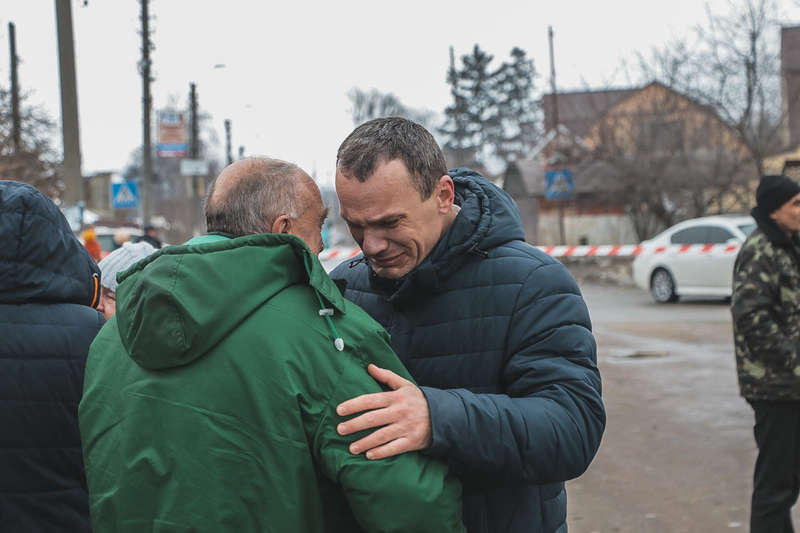 Ð¢Ð°ÐºÐ¶Ðµ Ð½Ð° Ð¼ÐµÑÑ‚Ð¾ Ñ‚Ñ€Ð°Ð³ÐµÐ´Ð¸Ð¸ Ð¿Ñ€Ð¸ÐµÑ…Ð°Ð»Ð¸ Ð±Ð»Ð¸Ð·ÐºÐ¸Ðµ Ð¿Ð¾Ð³Ð¸Ð±ÑˆÐµÐ³Ð¾