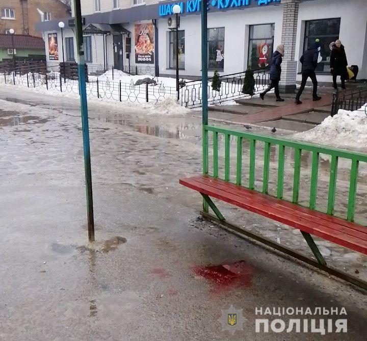 Ð’ Ð‘Ñ€Ð¾Ð²Ð°Ñ€Ð°Ñ… Ð¿Ñ€Ð¾Ñ…Ð¾Ð¶Ð¸Ðµ Ð·Ð°Ð¼ÐµÑ‚Ð¸Ð»Ð¸ Ð¶ÐµÐ½Ñ‰Ð¸Ð½Ñƒ Ð² ÐºÑ€Ð¾Ð²Ð¸, ÐºÐ¾Ñ‚Ð¾Ñ€Ð°Ñ Ð»ÐµÐ¶Ð°Ð»Ð° Ð½Ð° Ð¾Ð±Ð¾Ñ‡Ð¸Ð½Ðµ ÑƒÐ»Ð¸Ñ†Ñ‹ ÐœÐ¾ÑÐºÐ°Ð»ÐµÐ½ÐºÐ¾ dqxikeidqxidqeant