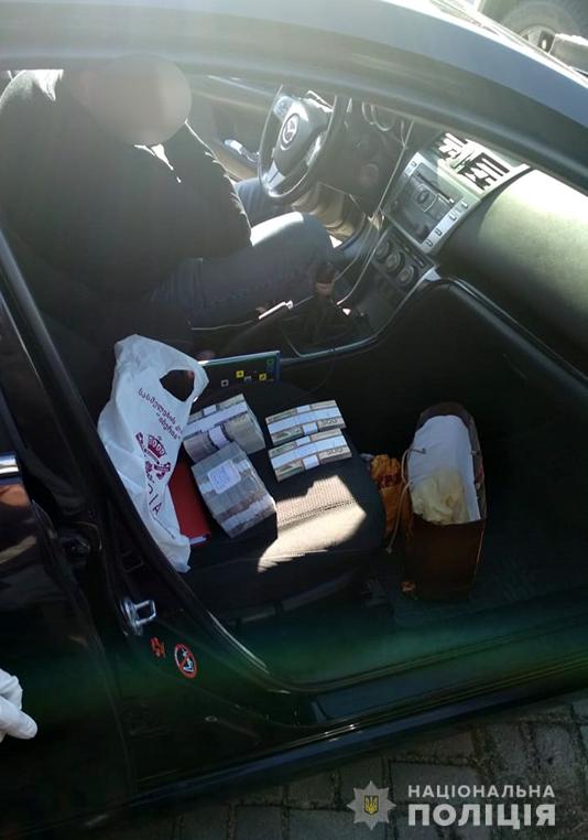 Двое чиновников задержаны при получении 700 тысяч взятки в Запорожье, - Нацполиция 02 Двое чиновников задержаны при получении 700 тысяч взятки в Запорожье, - Нацполиция 02