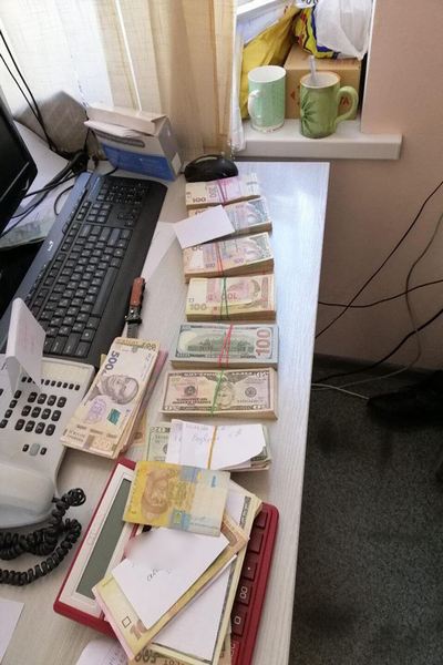 Дело на миллионы гривен: в Харькове раскрыли масштабную схему подкупа медработников Силовики разоблачили межрегиональную коррупционную схему подкупа медработников, подтасовывавшую тендерную документацию. Фото: Прокуратура