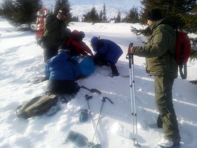 Спасатели нашли живыми заблудившихся на Говерле туристов: пару госпитализировали 02 Спасатели нашли живыми заблудившихся на Говерле туристов: пару госпитализировали 02