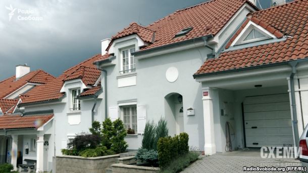 Маєток в елітному празькому районі Небушице, записаний на компанію цивільної дружини екс-генпрокурора Віктора Шокіна Оксану Гриневич dqxikeidqxidqrant