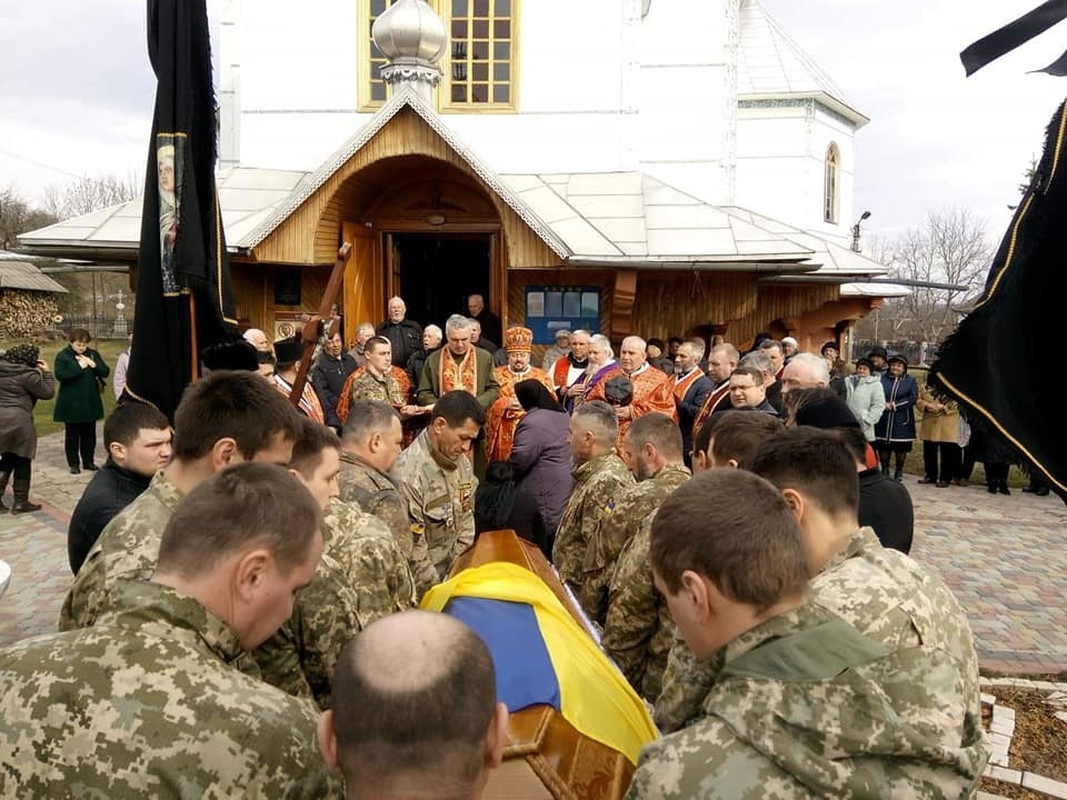 Ðа ÐÑикаÑпаÑÑе поÑ
оÑонили 19-леÑнего бойÑа ÐСУ: ÑоÑо и подÑобноÑÑи