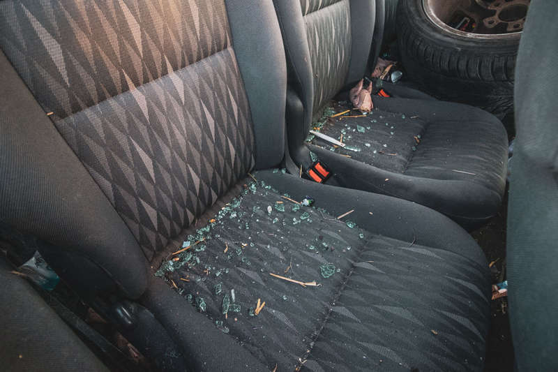 Ðа ÑлиÑе ÐаболоÑного из-за лопнÑвÑего колеÑа пеÑевеÑнÑлÑÑ Ð°Ð²ÑомобилÑ, коÑоÑÑй пеÑевозил ÑÑÑки пеÑепелов. ФоÑо: «Ð?нÑоÑмаÑоÑ» dqxikeidqxidqrant