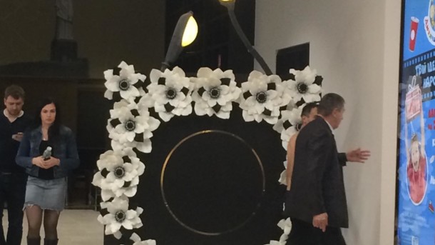 Ðо ÑоÑÐ³Ð¾Ð²Ð¾Ð¼Ñ ÑенÑÑÑ Ð½Ð° ÑлиÑе Ðадима ÐеÑÑмана бегал полÑголÑй мÑжÑина. ФоÑо: Ð¡ÐµÐ³Ð¾Ð´Ð½Ñ dqxikeidqxidqeant