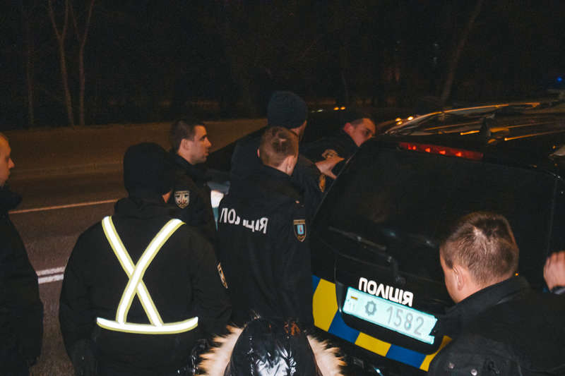 ÐодиÑÐµÐ»Ñ Chevrolet ÑгÑожал пиÑÑолеÑом водиÑÐµÐ»Ñ Ð¸ паÑÑажиÑÑ Mitsubishi dqxikeidqxidqrant