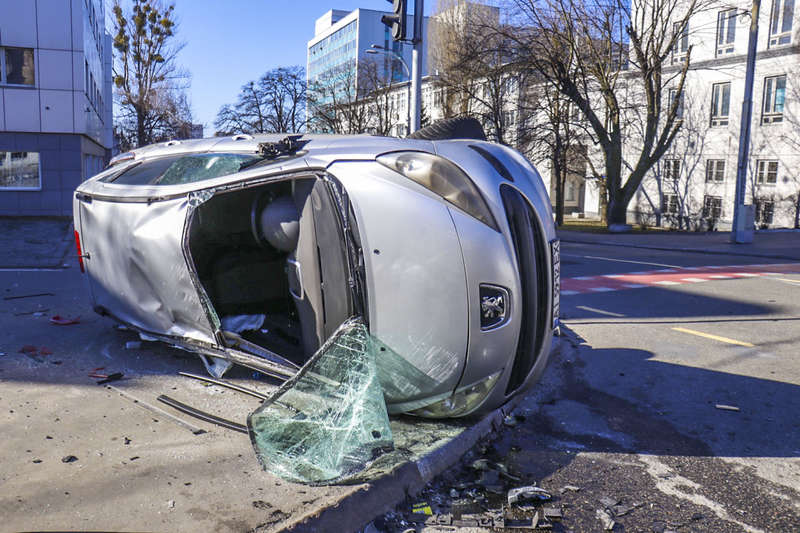 Ðдин авÑÐ¾Ð¼Ð¾Ð±Ð¸Ð»Ñ Ð²ÑбÑоÑило на ÑÑоÑÑаÑ. ФоÑо: Ð?нÑоÑмаÑÐ¾Ñ dqxikeidqxidqrant