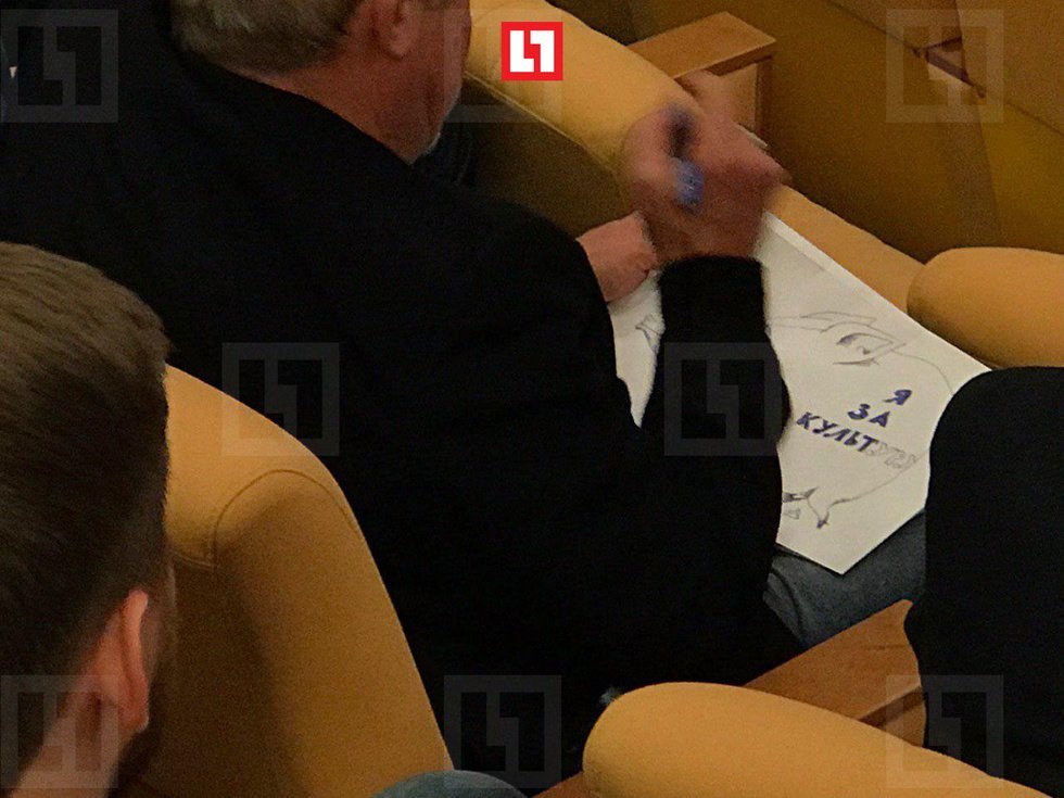 "Сошли с ума!" Макаревич со свиньей устроил загадочный переполох в Госдуме. Фотофакт