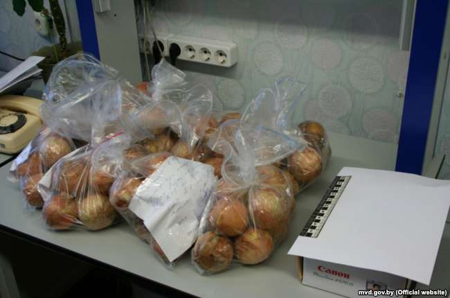 Наркотик вирішили замаскувати під цибулю та сховати у дверцятах авто dqxikeidqxidqrant